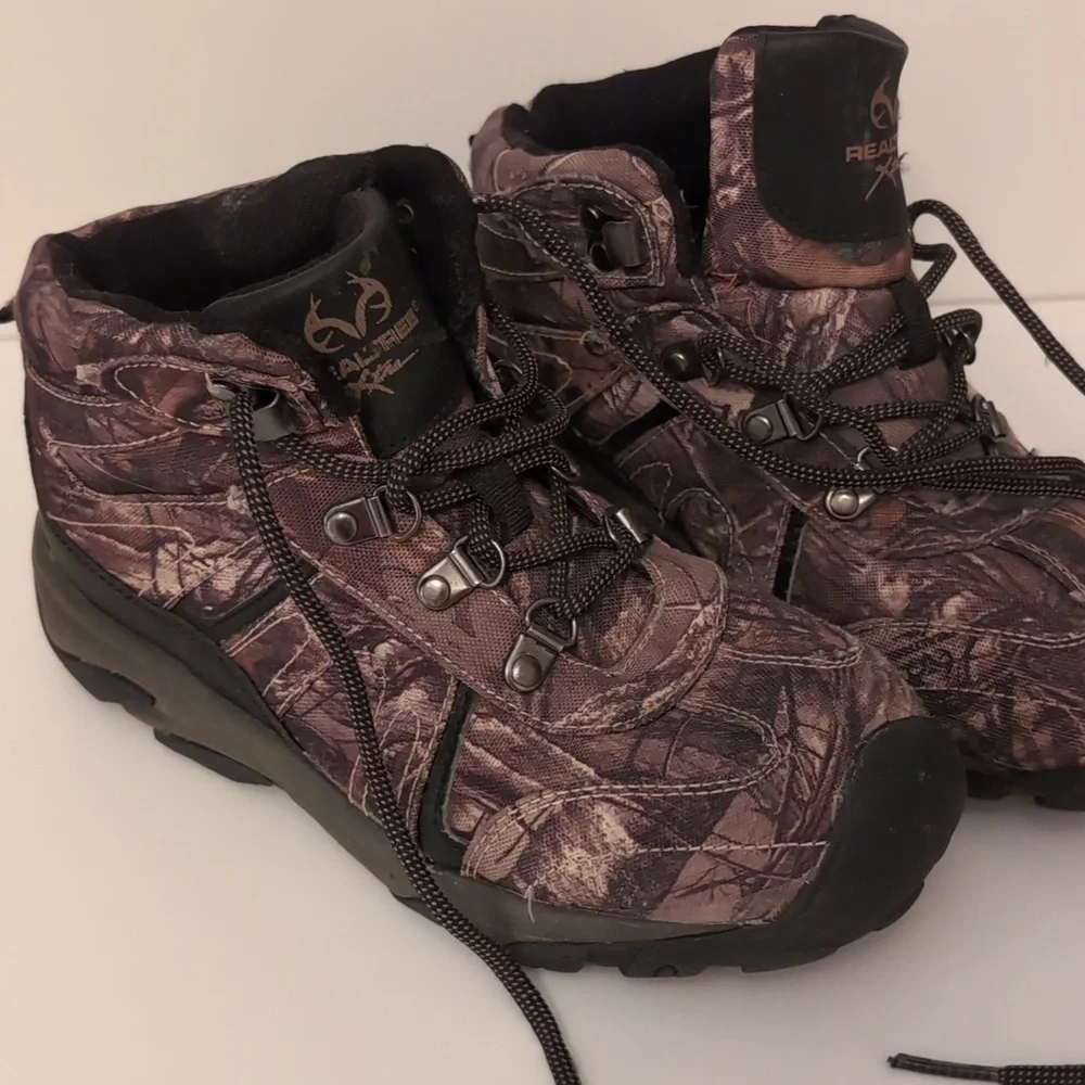 Realtree Boys Camouflage Outdoor Hiking Boots. Lace Up. Size 5